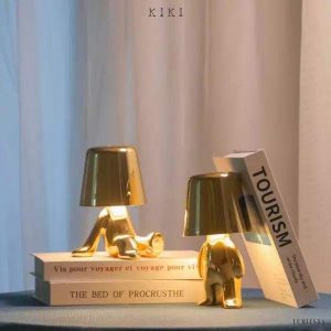 Innowacyjna lampa Thinker w kształcie postaci złotej lub chromowanej