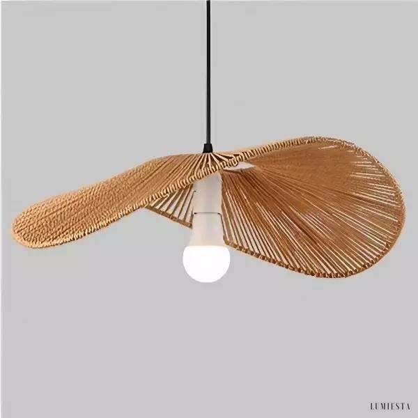 Rattanowa lampa wisząca Wabi Sabi ze słomkowym kapeluszem