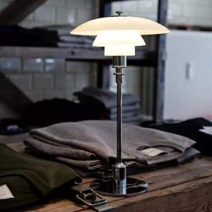 Lampa stołowa w stylu duńskim z wielowarstwowymi kloszami