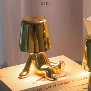 Innowacyjna lampa Thinker w kształcie postaci złotej lub chromowanej