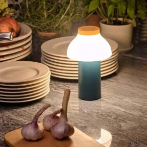 Lampa stołowa wysokiej jakości z dotykowym ściemniaczem