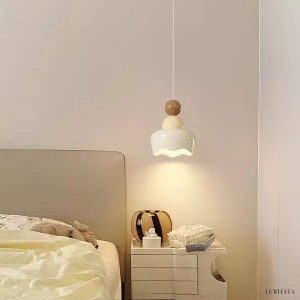 Kremowa lampa wisząca z żywicy w stylu nordyckim