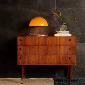 Lampa stołowa Esme minimalistyczny design z szklanym kloszem