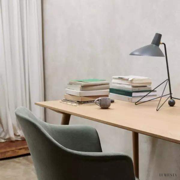 Lampka stołowa w stylu minimalistycznym na tripodzie HM9