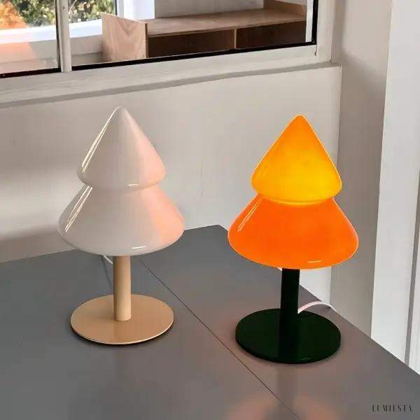 Lampka stołowa w kształcie choinki z kolorowego szkła