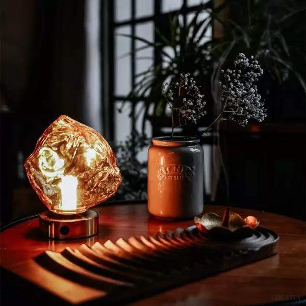 Lampa stołowa retro lava z unikalnym kloszem złotym