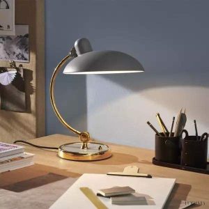 Lampa biurkowa Kaiser Idell 6631 w stylu Bauhaus z regulowanym kloszem