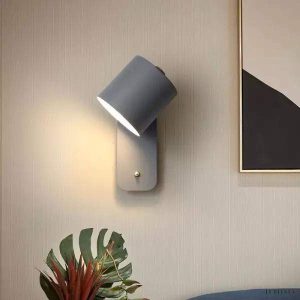 Nowoczesna lampa metalowa z ruchomą głowicą 180 stopni