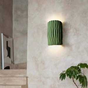 Stylowa lampka ścienna z żywicy w skandynawskim stylu