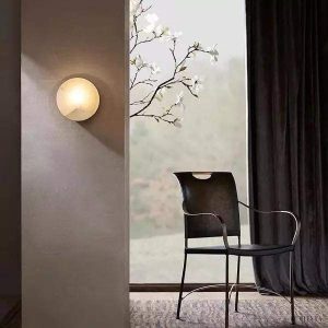 Lampa ścienna z marmuru i miedzi w minimalistycznym stylu