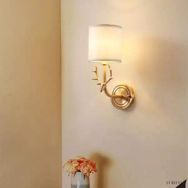 Lampka ścienna w kształcie głowy jelenia z mosiądzu