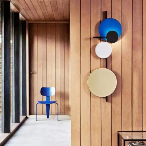 Lampka ścienna Planet minimalistyczny design z metalowymi dyskami