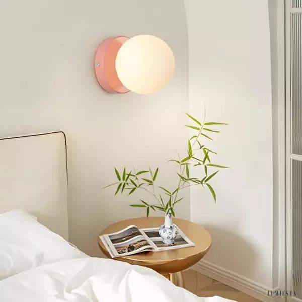 Stylowa lampa ścienna Orb z szklanym kloszem w kolorach