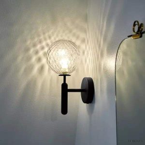Lampa ścienna Miira w nowoczesnym stylu z kulistym kloszem