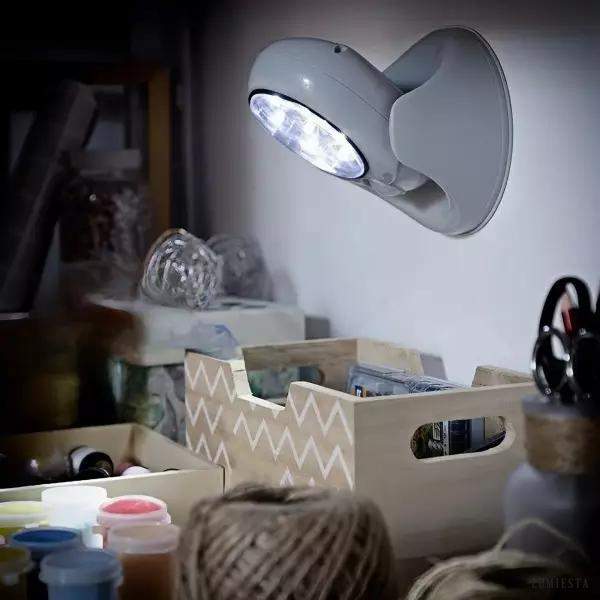 Lampa LED naścienna z czujnikiem ruchu nowoczesny design