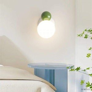 Stylowa lampa ścienna kula akrylowa w kolorze kremowym