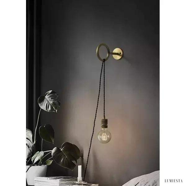 Minimalistyczna lampa ścienna Loop z gniazdkiem E27