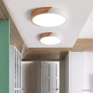 Nowoczesna okrągła lampa sufitowa LED z drewnianym akcentem