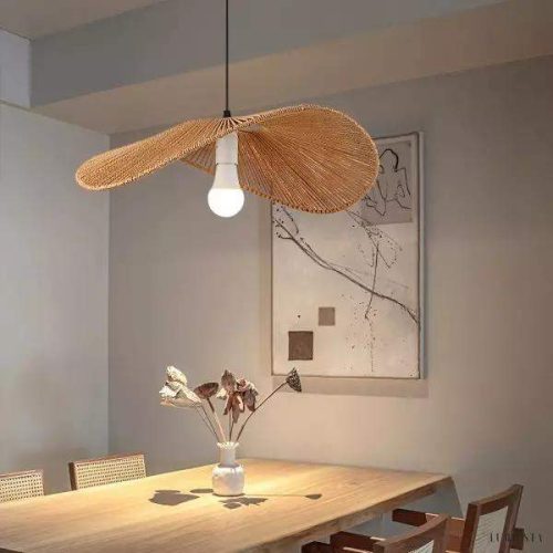 Rattanowa lampa wisząca Wabi Sabi ze słomkowym kapeluszem