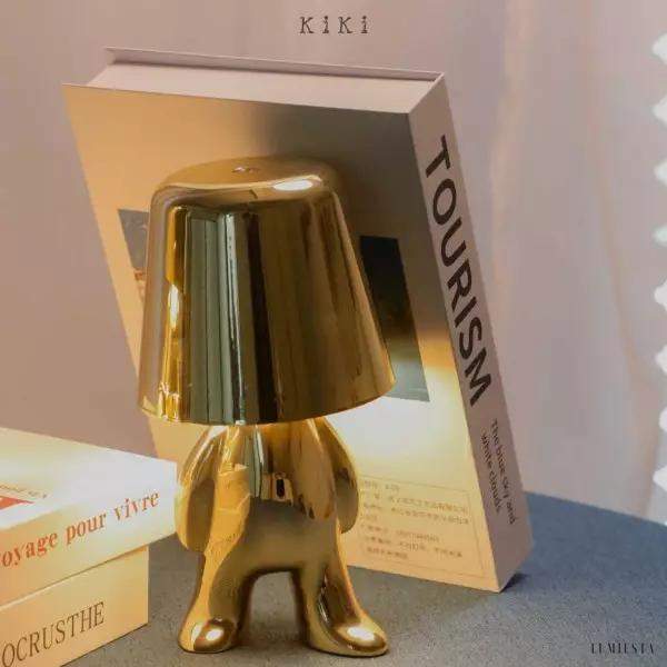 Innowacyjna lampa Thinker w kształcie postaci złotej lub chromowanej