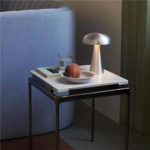 Stylowa przenośna lampa stołowa Como SC53 z kloszem w kształcie grzyba