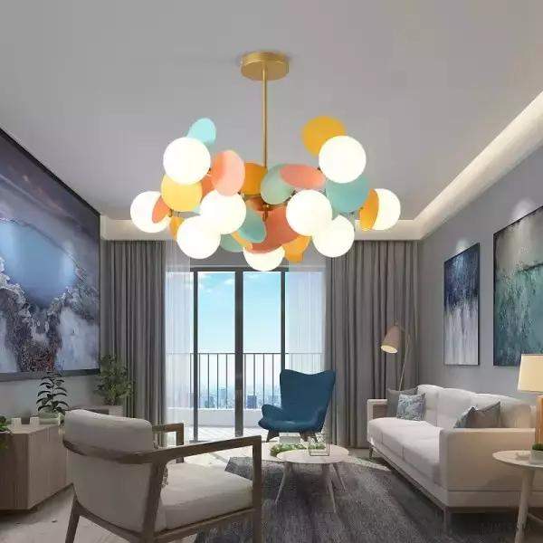Lampa wisząca w kształcie kulek w pastelowych kolorach