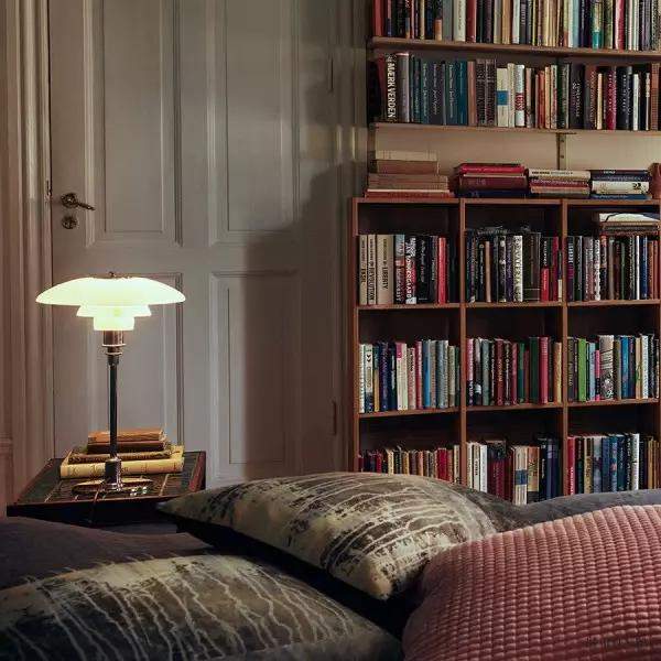 Lampa stołowa w stylu duńskim z wielowarstwowymi kloszami