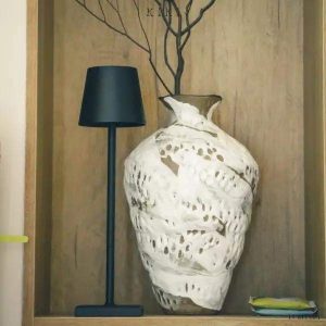 Nowoczesna lampa stołowa LED z regulacją jasności