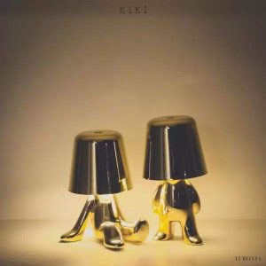 Innowacyjna lampa Thinker w kształcie postaci złotej lub chromowanej