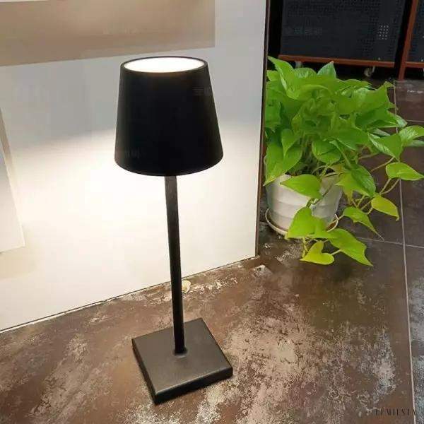 Nowoczesna lampa stołowa LED z regulacją jasności