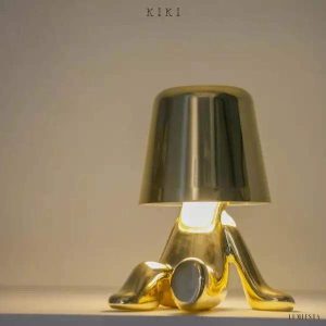 Innowacyjna lampa Thinker w kształcie postaci złotej lub chromowanej