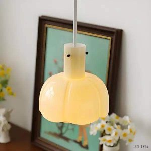 Szklana lampa wisząca Flower Bud w stylu średniowiecznym