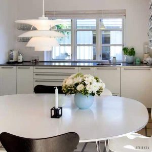 Wielowarstwowa biała lampa wisząca w stylu skandynawskim