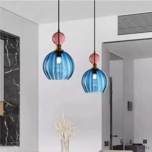 Nowoczesna lampa wisząca w kształcie kuli witrażowej