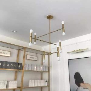 Lampa wisząca Atom w stylu industrialnym z metalowymi elementami