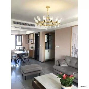 Nowoczesny żyrandol kryształowy w kształcie fali mosiężny