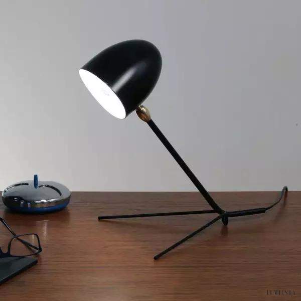 Lampa stołowa tripod czarna z nowoczesnym designem