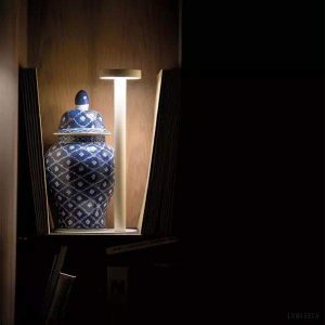 Lampka stołowa Tetatet dotykowa z aluminium stylowa i elegancka