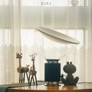 Lampa stołowa Taccia z unikalnym kształtem reflektora