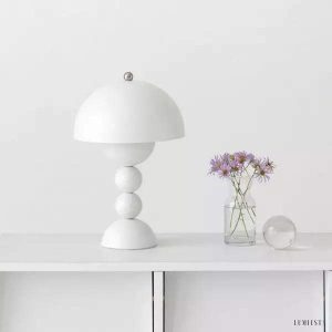 Lampka stołowa w kształcie kwiatu w stylu nordyckim