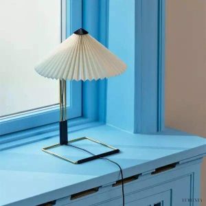 Lampka stołowa Matin z plisowanym kloszem w różnych kolorach