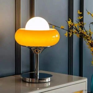 Stylowa lampa stołowa Bauhaus Egg Tart w minimalistycznym wzornictwie