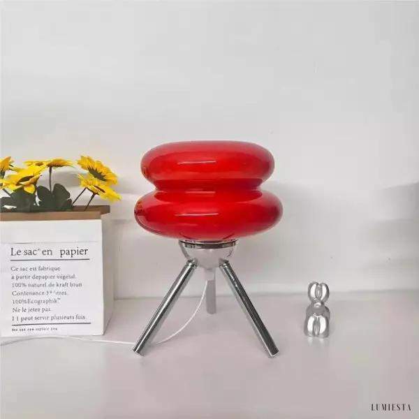 Lampa stołowa Bauhaus z szklanym kloszem na trójnogu