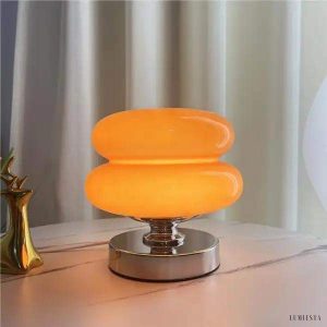 Lampa stołowa Bauhaus w kolorze pomarańczowym z efektownym kształtem, 20x18cm