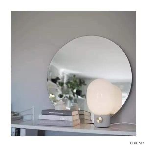 Lampa stołowa JWDA z opalowym kloszem w nowoczesnym stylu