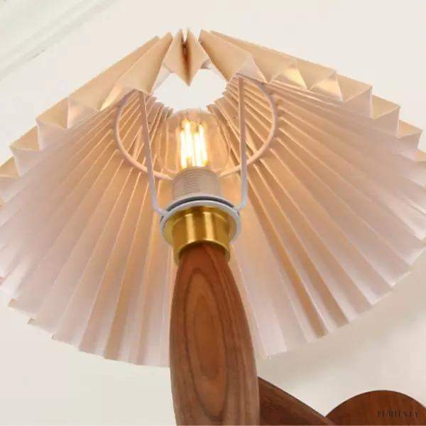 Lampa ścienna z drewna z kloszem z tkaniny kremowa