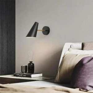 Nowoczesna industrialna lampa ścienna regulowana do sypialni
