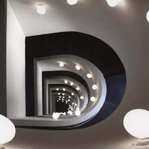 Lampa ścienna Ofisi nowoczesna z białym kloszem