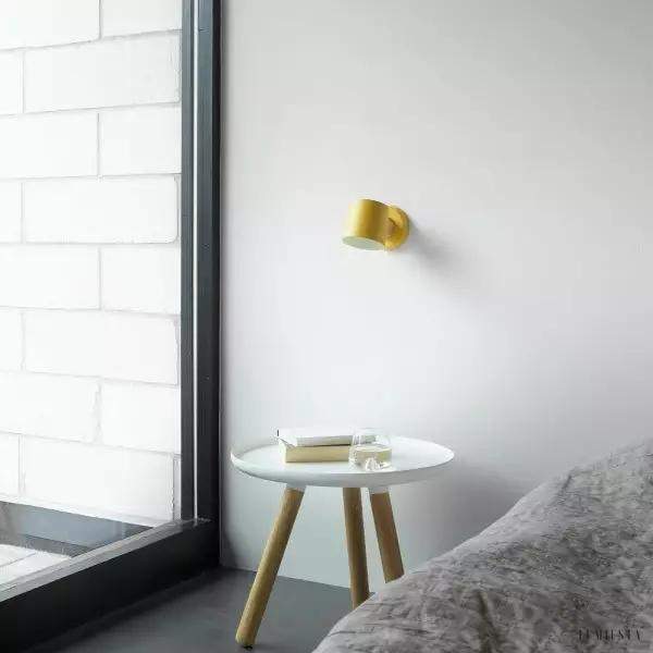 Lampka ścienna Normann Copenhagen Rise w minimalistycznym stylu