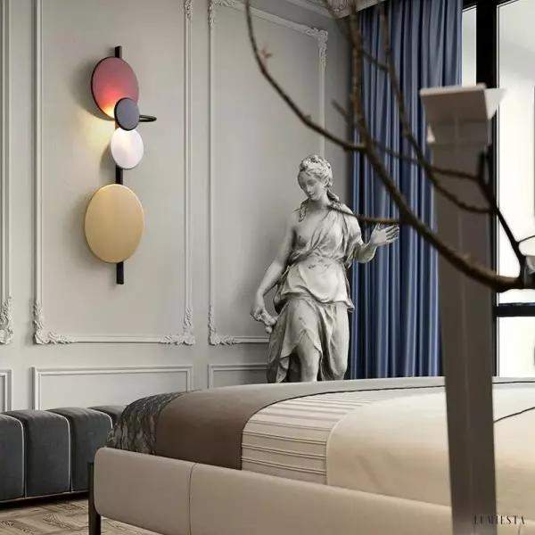 Lampka ścienna Planet minimalistyczny design z metalowymi dyskami
